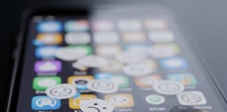 How to Choose the Right Apps for Your Smartphone: Expert Tips & Tricks Smudged phone screen with frowny face app icons